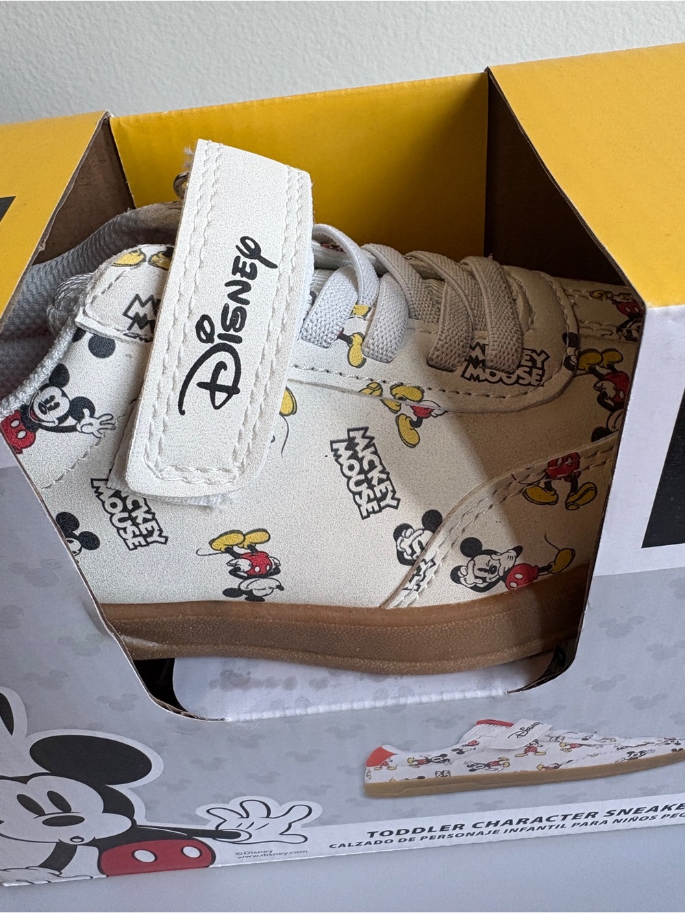 Disney Toddler Mickey Mouse Sneaker, New With Tags. Size 11. Unisex - Picture 2 of 4